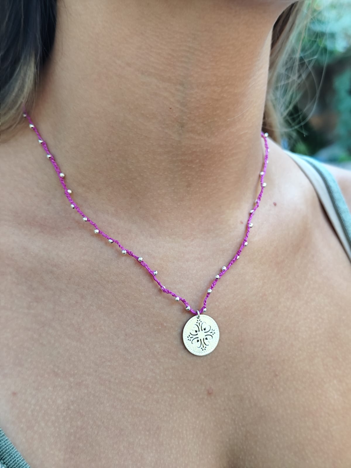 Collar Rosa con Dije Bañado en Plata