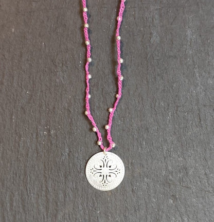 Collar Rosa con Dije Bañado en Plata
