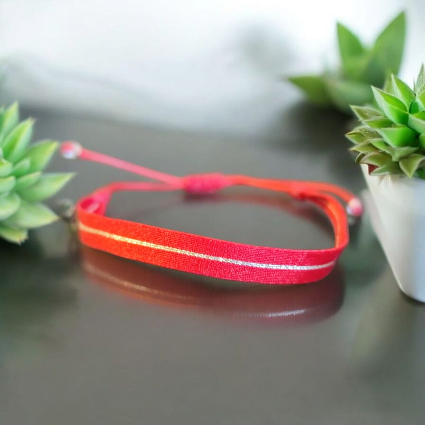 Pulseras tejidas con seda