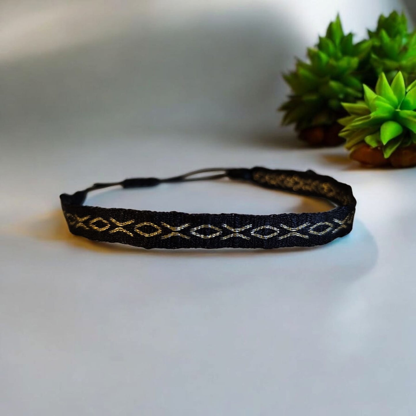 Pulseras tejidas con seda